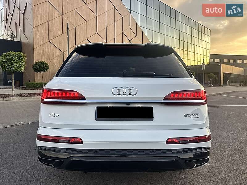 Позашляховик / Кросовер Audi Q7 2020 в Ужгороді