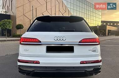 Позашляховик / Кросовер Audi Q7 2020 в 
