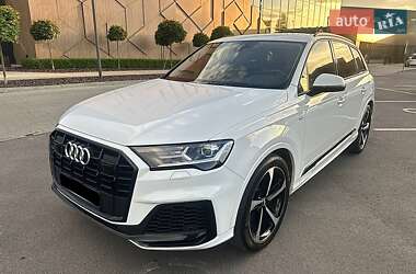 Позашляховик / Кросовер Audi Q7 2020 в 
