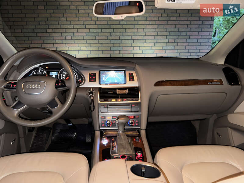 Позашляховик / Кросовер Audi Q7 2013 в Луцьку
