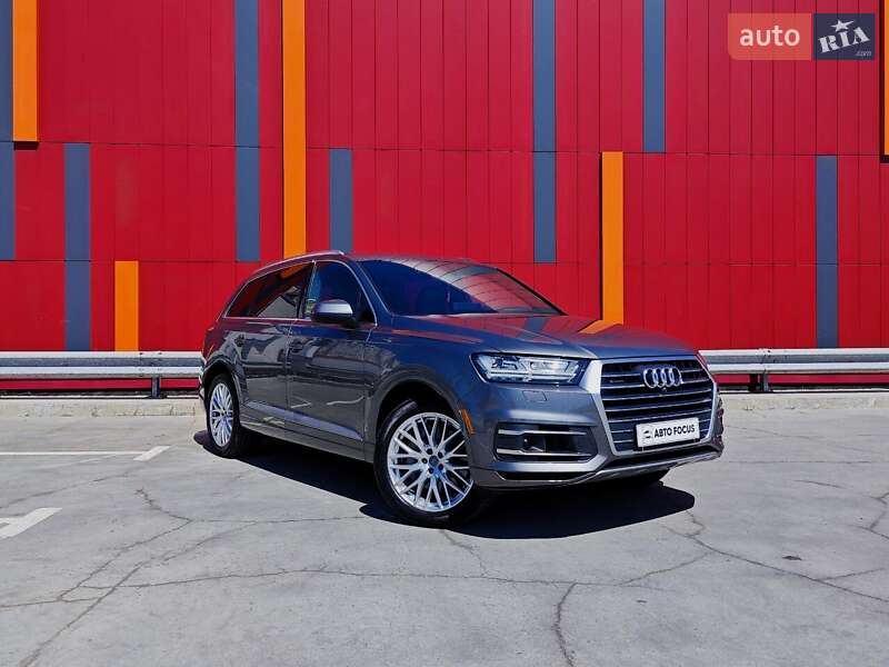 Внедорожник / Кроссовер Audi Q7 2017 в 