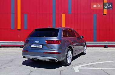 Внедорожник / Кроссовер Audi Q7 2017 в 
