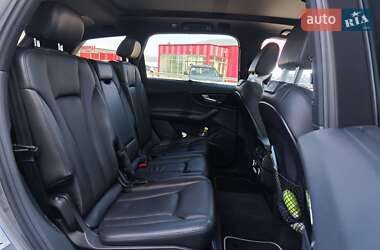 Внедорожник / Кроссовер Audi Q7 2017 в 