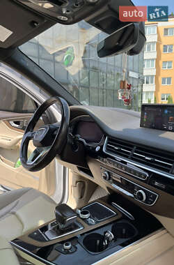 Внедорожник / Кроссовер Audi Q7 2017 в 