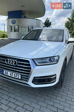 Внедорожник / Кроссовер Audi Q7 2015 в 