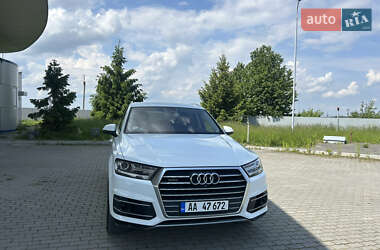 Внедорожник / Кроссовер Audi Q7 2015 в 