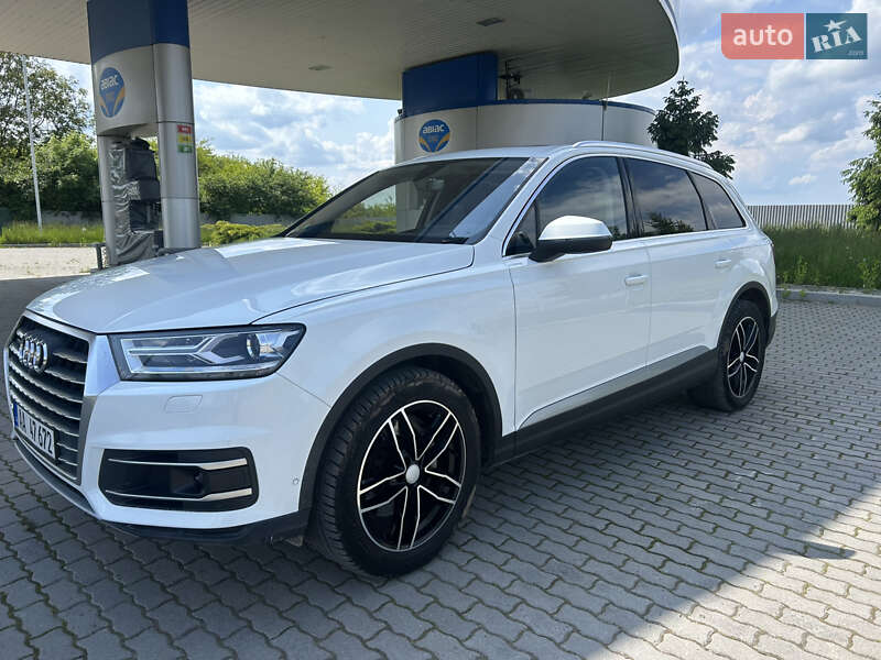Внедорожник / Кроссовер Audi Q7 2015 в 
