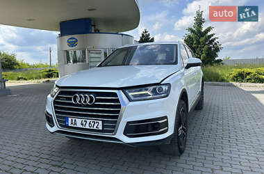Внедорожник / Кроссовер Audi Q7 2015 в 