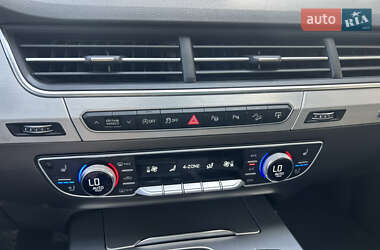 Внедорожник / Кроссовер Audi Q7 2015 в 