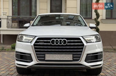 Внедорожник / Кроссовер Audi Q7 2015 в 