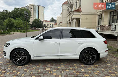 Внедорожник / Кроссовер Audi Q7 2015 в 