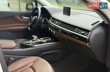 Внедорожник / Кроссовер Audi Q7 2015 в 