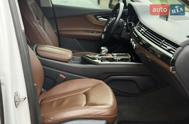 Внедорожник / Кроссовер Audi Q7 2015 в 
