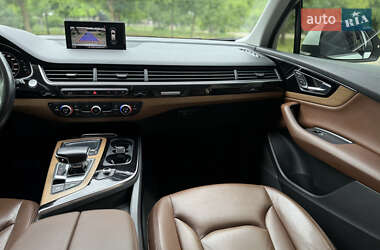 Внедорожник / Кроссовер Audi Q7 2015 в 
