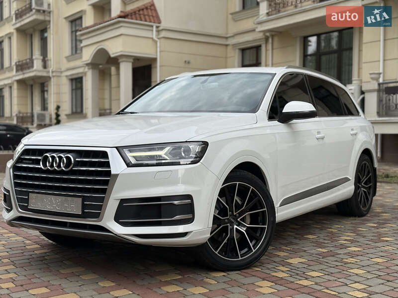 Внедорожник / Кроссовер Audi Q7 2015 в 