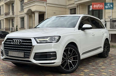 Внедорожник / Кроссовер Audi Q7 2015 в 