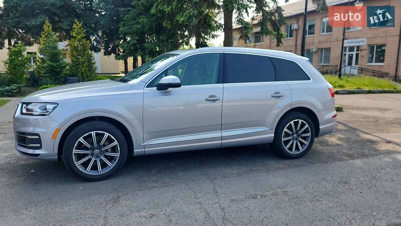 Внедорожник / Кроссовер Audi Q7 2017 в 