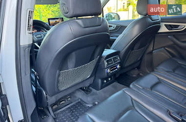 Позашляховик / Кросовер Audi Q7 2018 в 