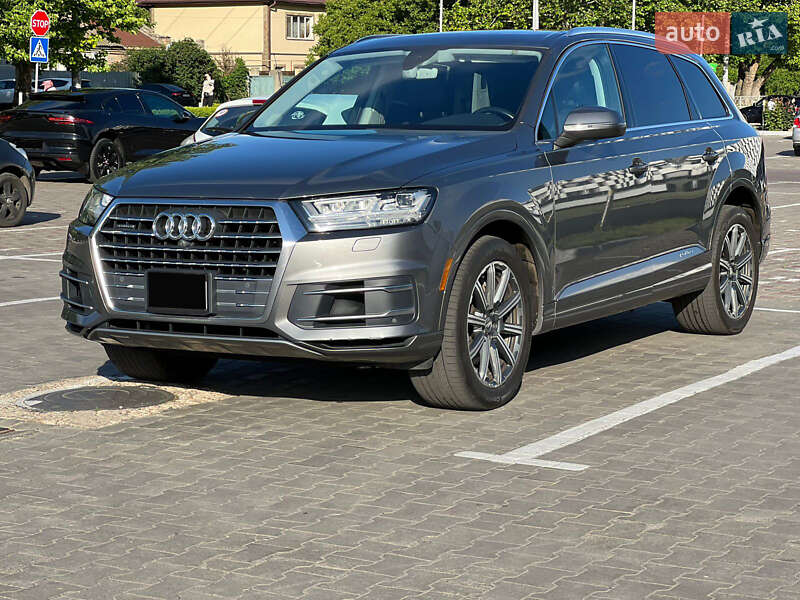Внедорожник / Кроссовер Audi Q7 2015 в 