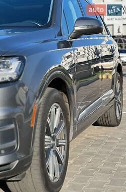 Внедорожник / Кроссовер Audi Q7 2015 в 
