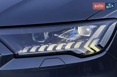 Позашляховик / Кросовер Audi Q7 2021 в 