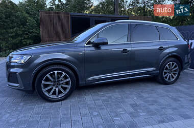 Позашляховик / Кросовер Audi Q7 2021 в 