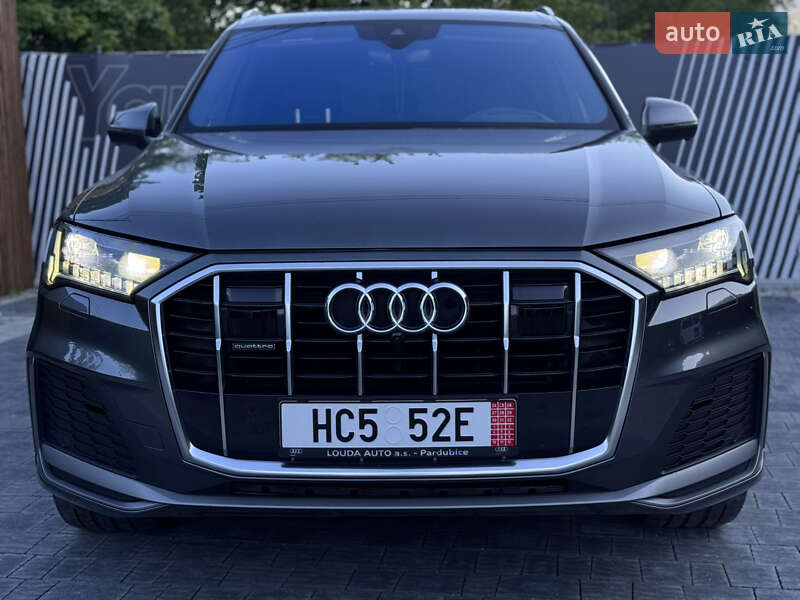 Позашляховик / Кросовер Audi Q7 2021 в 