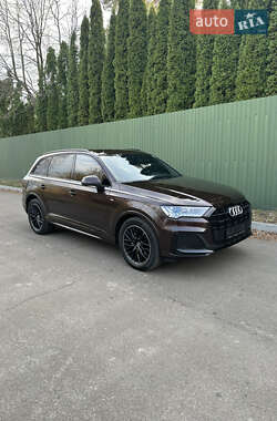 Позашляховик / Кросовер Audi Q7 2020 в 