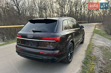Позашляховик / Кросовер Audi Q7 2020 в 