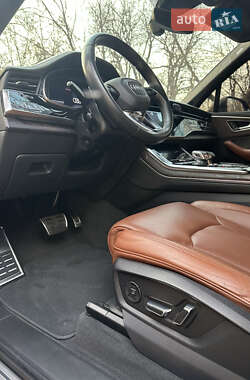 Позашляховик / Кросовер Audi Q7 2020 в 