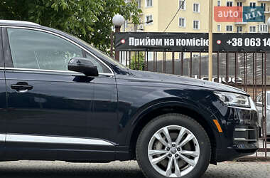 Внедорожник / Кроссовер Audi Q7 2017 в 