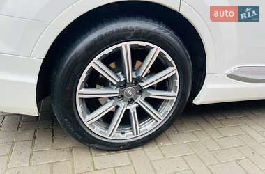 Внедорожник / Кроссовер Audi Q7 2015 в 