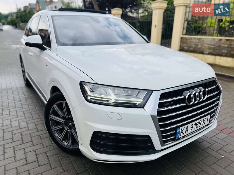 Внедорожник / Кроссовер Audi Q7 2015 в 