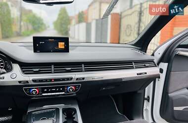 Внедорожник / Кроссовер Audi Q7 2015 в 