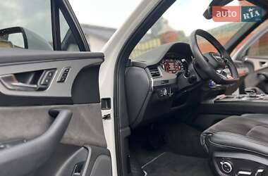 Внедорожник / Кроссовер Audi Q7 2015 в 