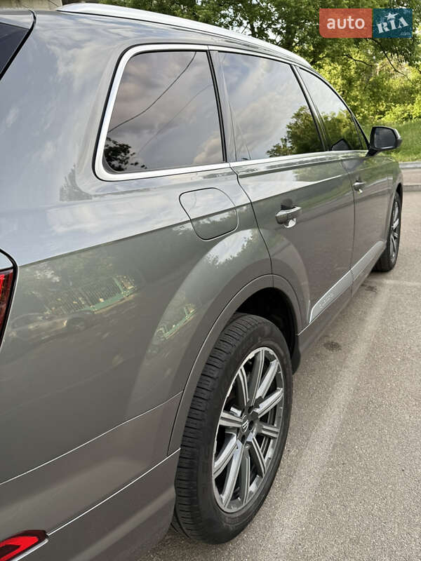 Позашляховик / Кросовер Audi Q7 2017 в Києві