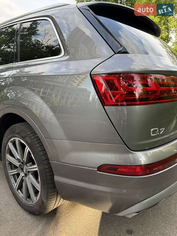 Позашляховик / Кросовер Audi Q7 2017 в Києві