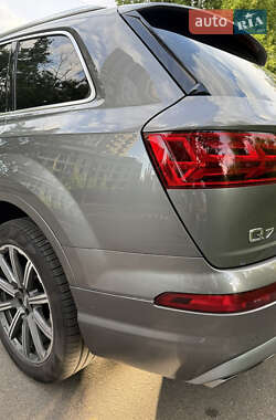 Внедорожник / Кроссовер Audi Q7 2017 в 