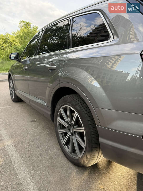 Позашляховик / Кросовер Audi Q7 2017 в Києві