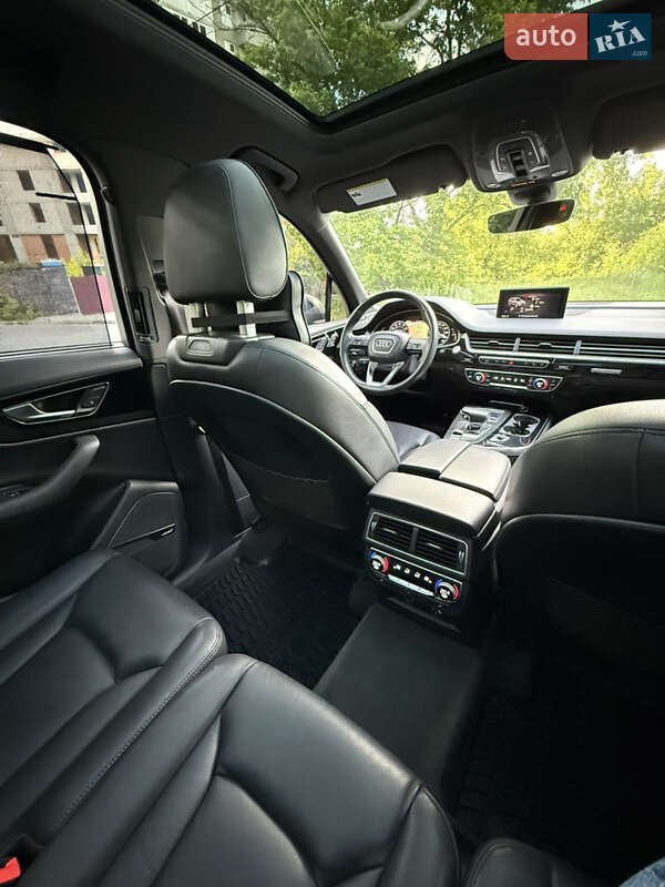 Позашляховик / Кросовер Audi Q7 2017 в Києві