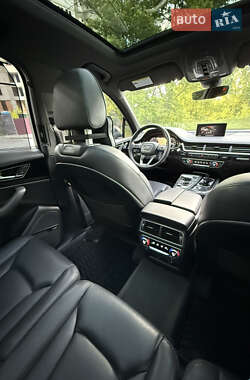 Внедорожник / Кроссовер Audi Q7 2017 в 