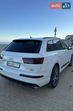 Внедорожник / Кроссовер Audi Q7 2018 в 