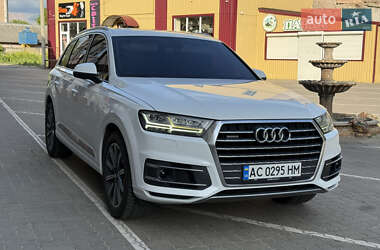 Позашляховик / Кросовер Audi Q7 2016 в 