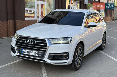 Позашляховик / Кросовер Audi Q7 2016 в 