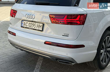 Позашляховик / Кросовер Audi Q7 2016 в 