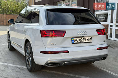 Позашляховик / Кросовер Audi Q7 2016 в 