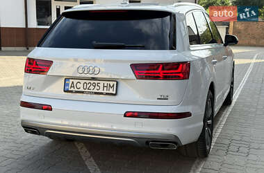 Позашляховик / Кросовер Audi Q7 2016 в 