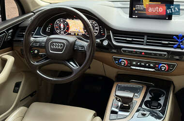 Позашляховик / Кросовер Audi Q7 2016 в 