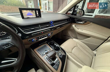 Позашляховик / Кросовер Audi Q7 2016 в 