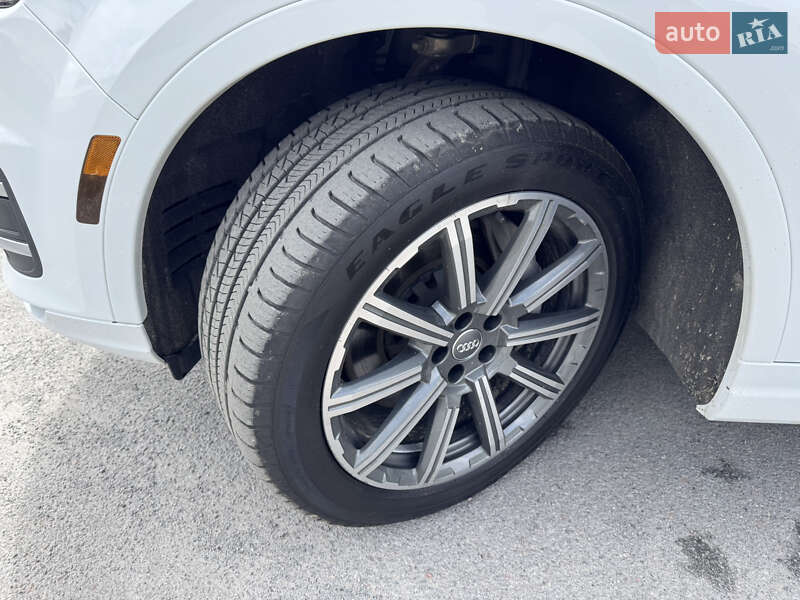 Позашляховик / Кросовер Audi Q7 2017 в Рівному
